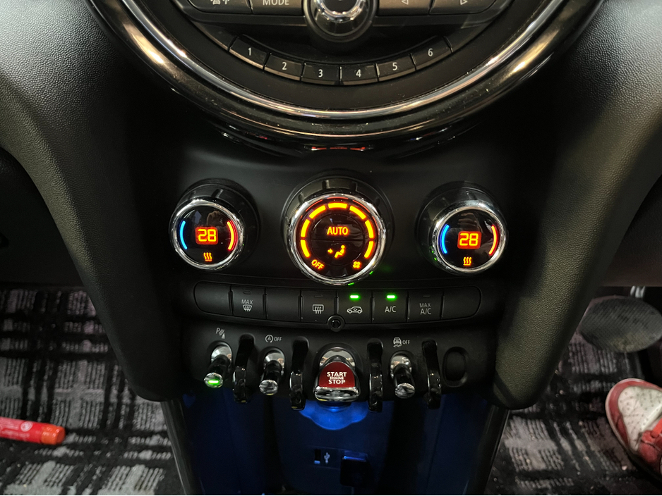 2018 MINI Cooper D €16950! 2018 MINI COOPER D 1.5 AUTOMATIC / REVERSE CAMERA / AMBIENT LIGHTS AND MORE €16,950