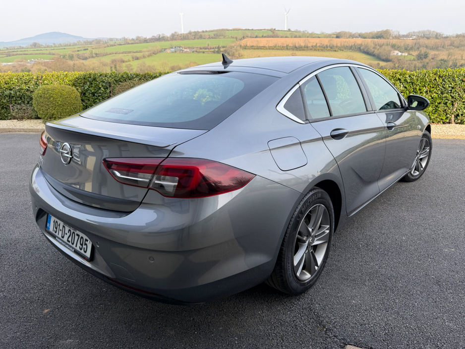 2019 Opel Insignia - image 4