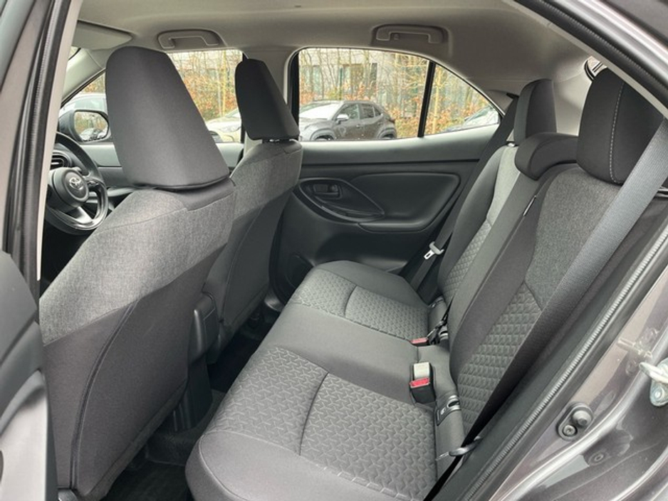 2023 Toyota Yaris Cross - image 7