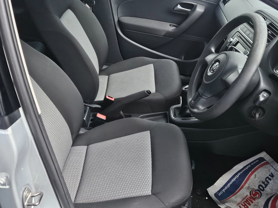 2012 Volkswagen Polo - image 7