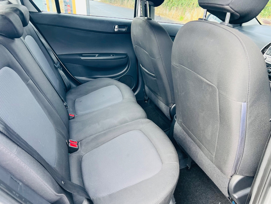 2012 Hyundai i20 - image 15