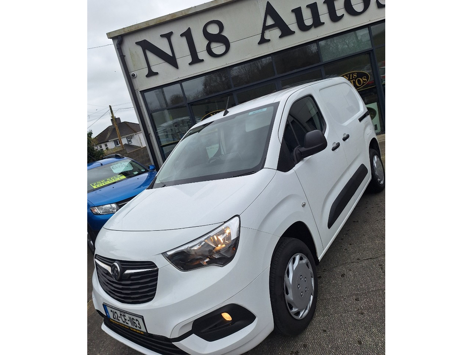 2021 Vauxhall Combo - image 4