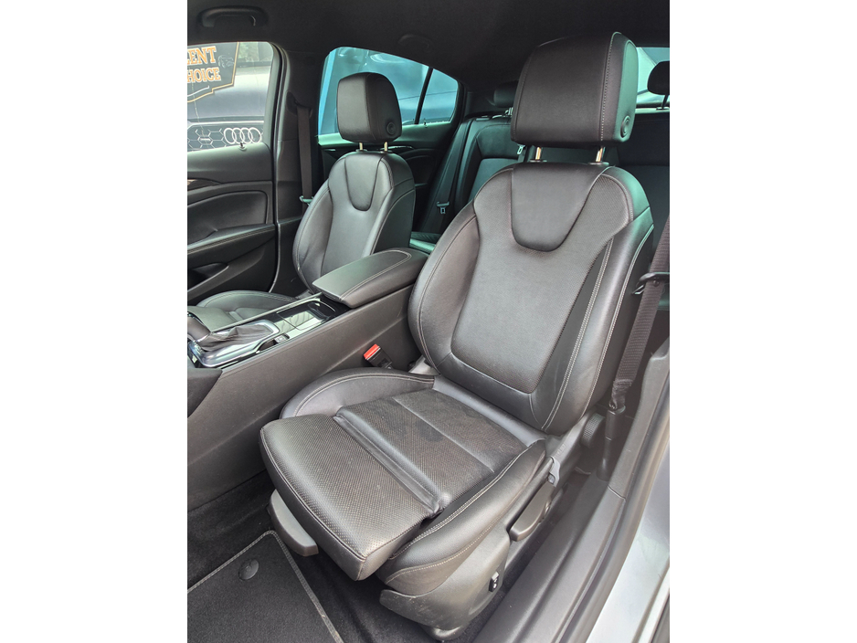 2019 Opel Insignia - image 25