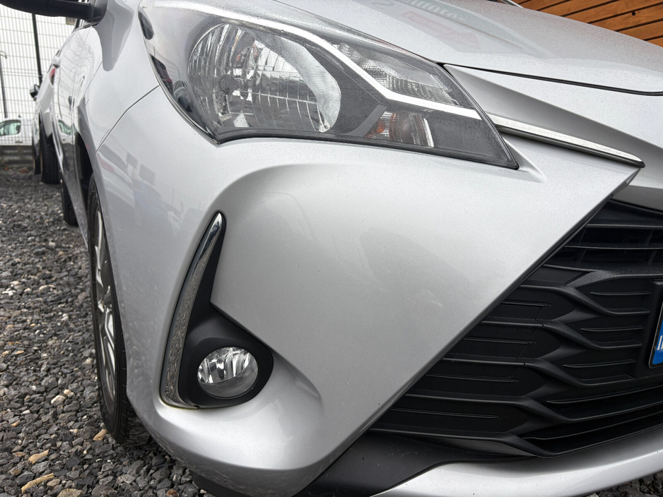 2018 Toyota Yaris - image 11