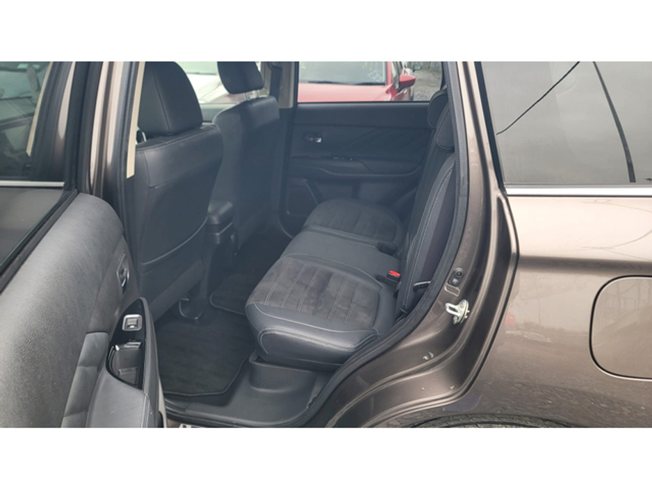 2017 Mitsubishi Outlander - image 15