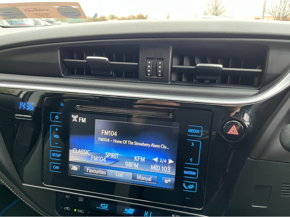 2016 Toyota Auris - image 18