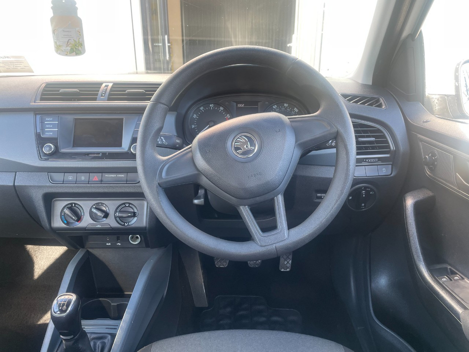 2015 Skoda Fabia - image 10