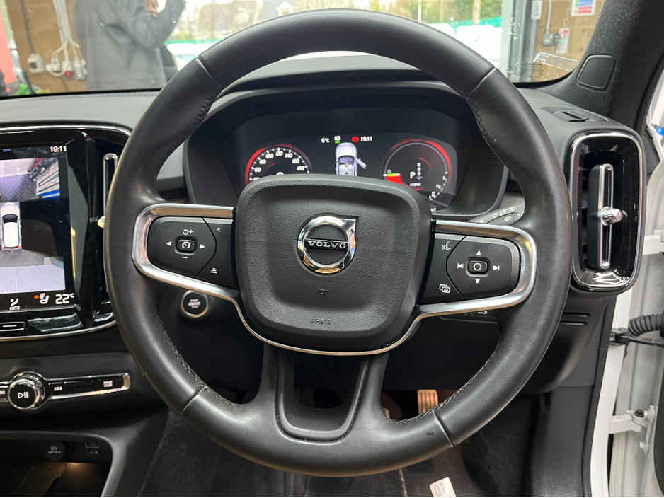 2022 Volvo XC40 €35950! 2022 VOLVO XC40 T5 RECHARGE PLUG-IN HYBRID 1.5 AUTOMATIC / CRUISE CONTROL / ELECTRIC MEMORY & HEATED SEATS / REAR HEATED SEATS / 360° PARKING CAMERA / APPLE CARPLAY / PANORAMIC SUNROOF €35,950