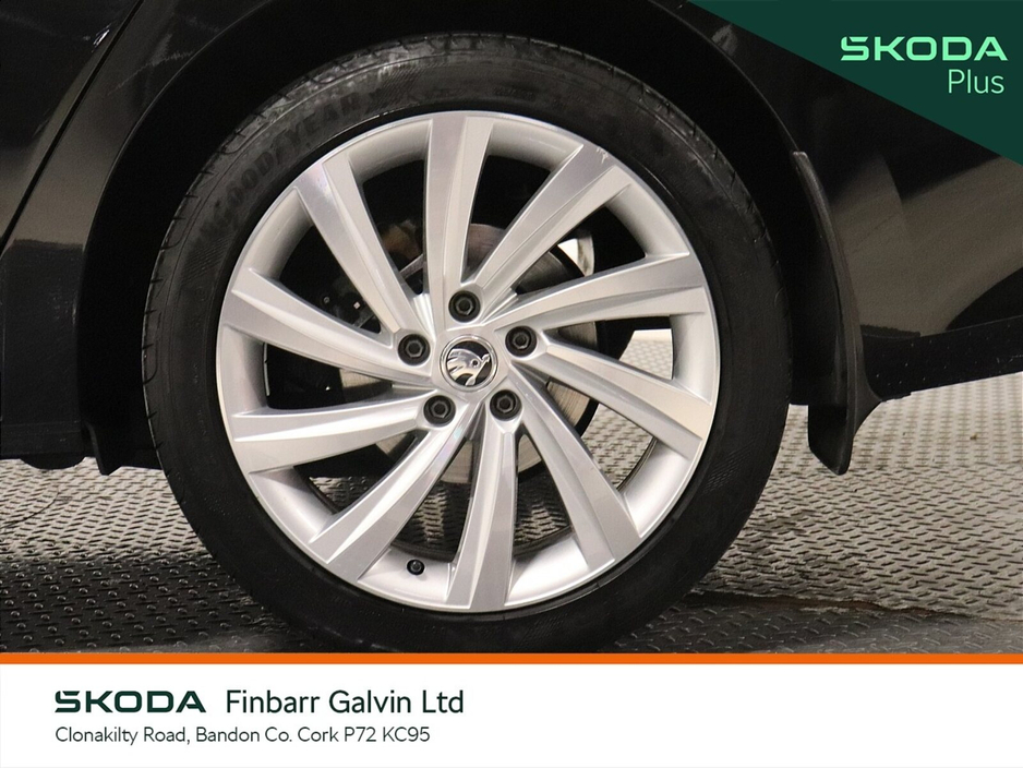 2023 Skoda Octavia - image 9