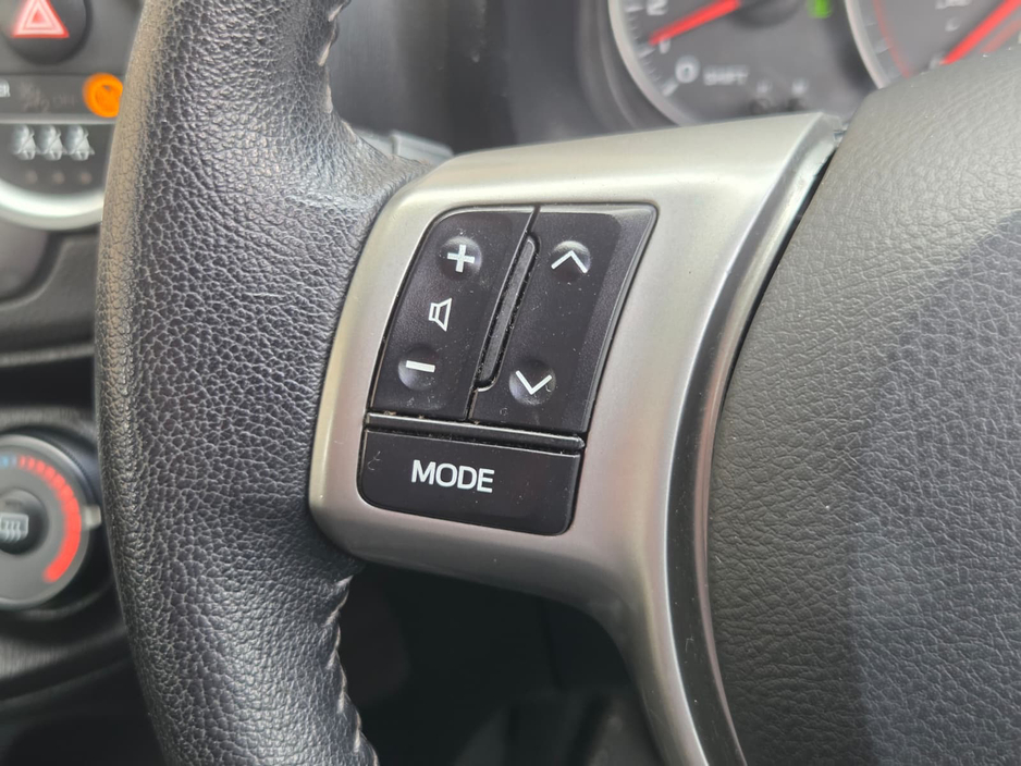 2013 Toyota Yaris - image 28