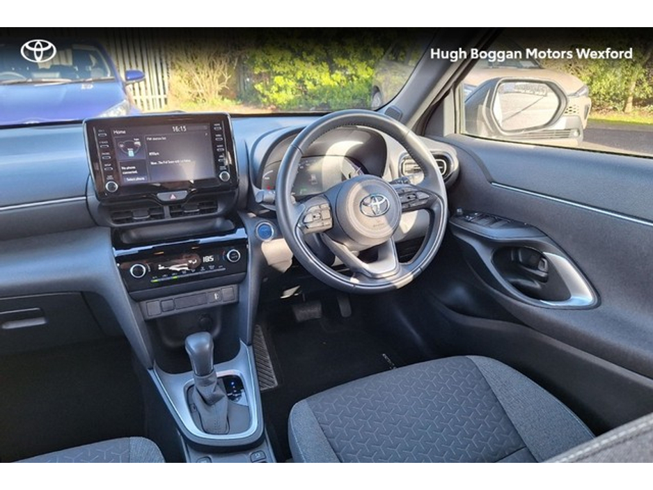 2024 Toyota Yaris Cross - image 9