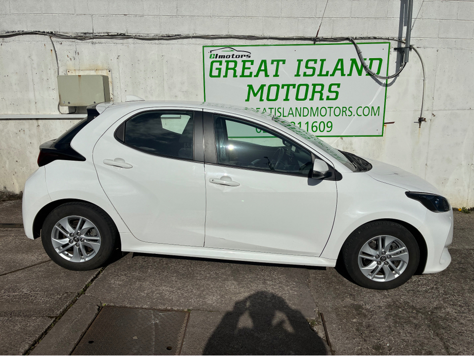 2023 Toyota Yaris - image 5