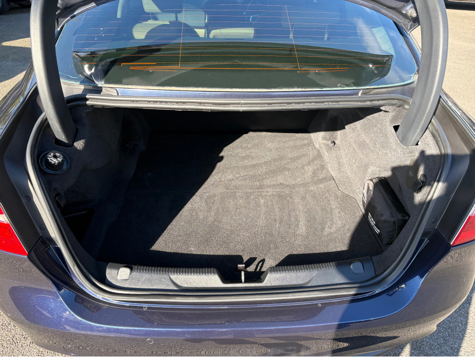 2017 Jaguar XE - image 16