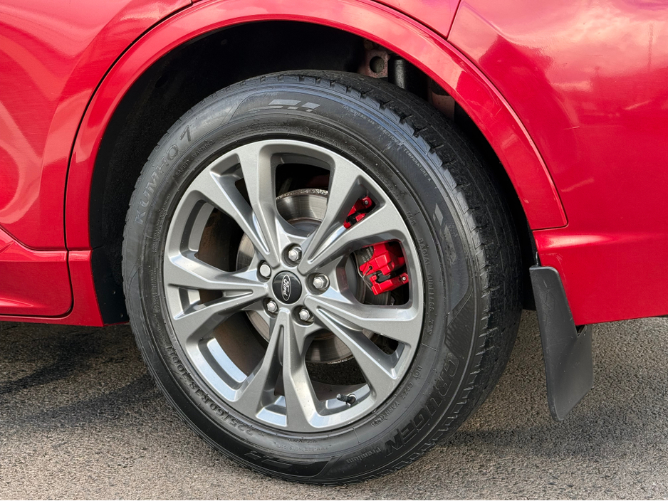 2020 Ford Kuga - image 15