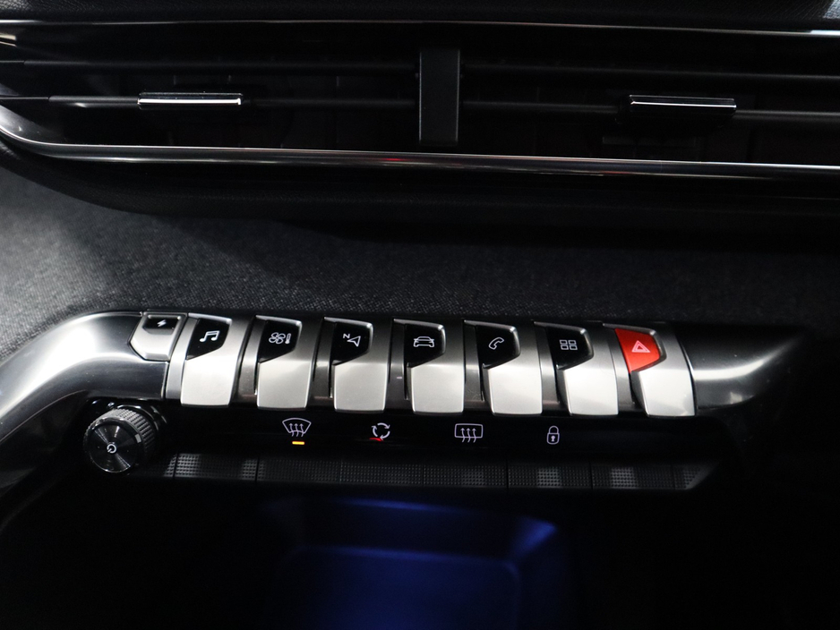 2023 Peugeot 3008 - image 18