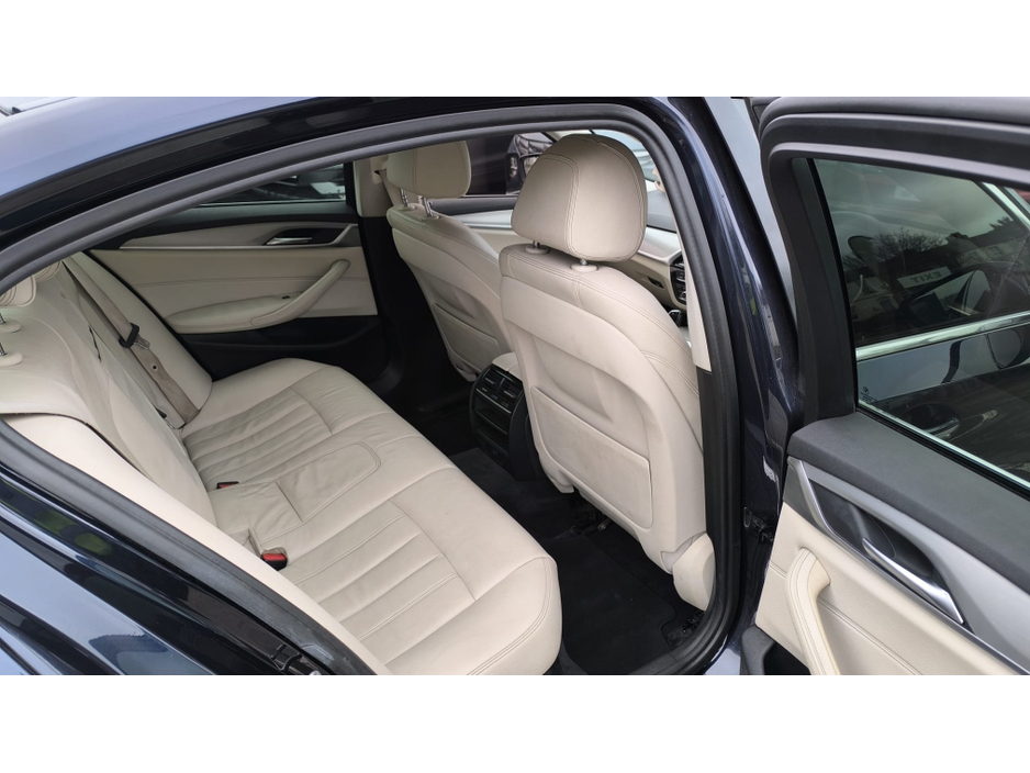 2017 BMW 5 Series - image 6