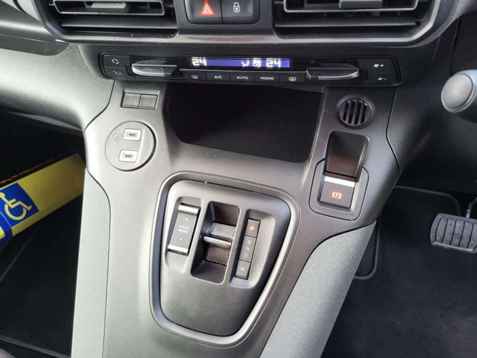 2025 Peugeot Rifter - image 20