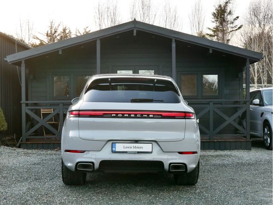 2024 Porsche Cayenne - image 4