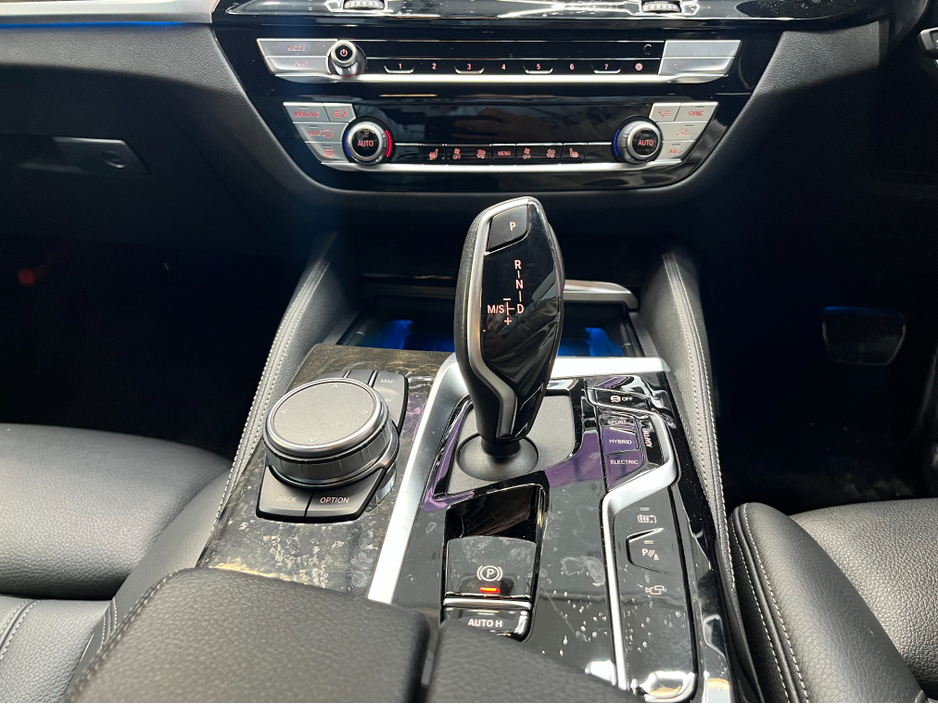 2022 BMW 5 Series 2022 BMW 523E M-SPORT 2.0 AUTOMATIC / CRUISE CONTROL / 360° PARKING CAMERA / PADDLE SHIFTERS / ELECTRIC MEMORY & HEATED SEATS / APPLE CARPLAY / HEATED REAR SEATS