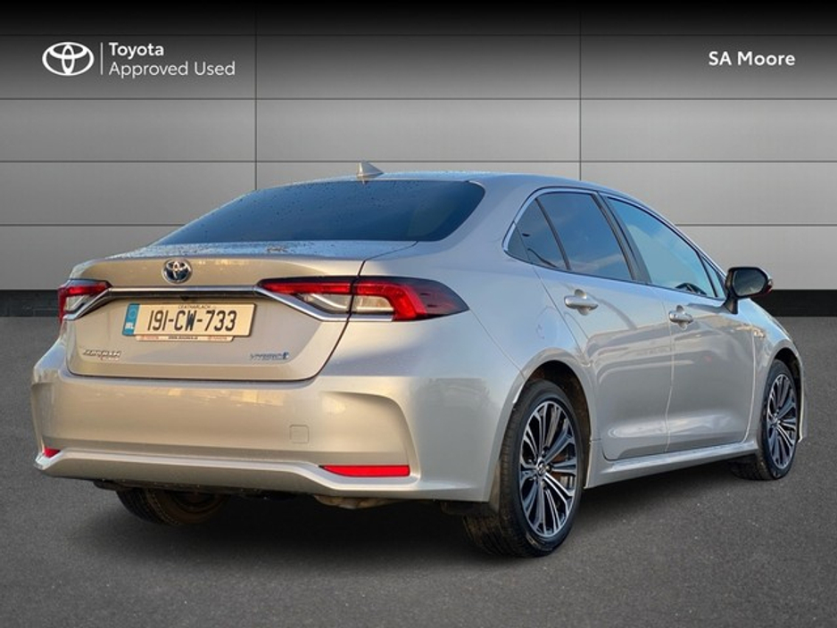 2019 Toyota Corolla LUNA SPORT SALOON €22,495