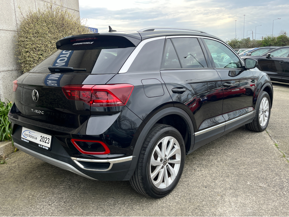 2023 Volkswagen T-Roc - image 4