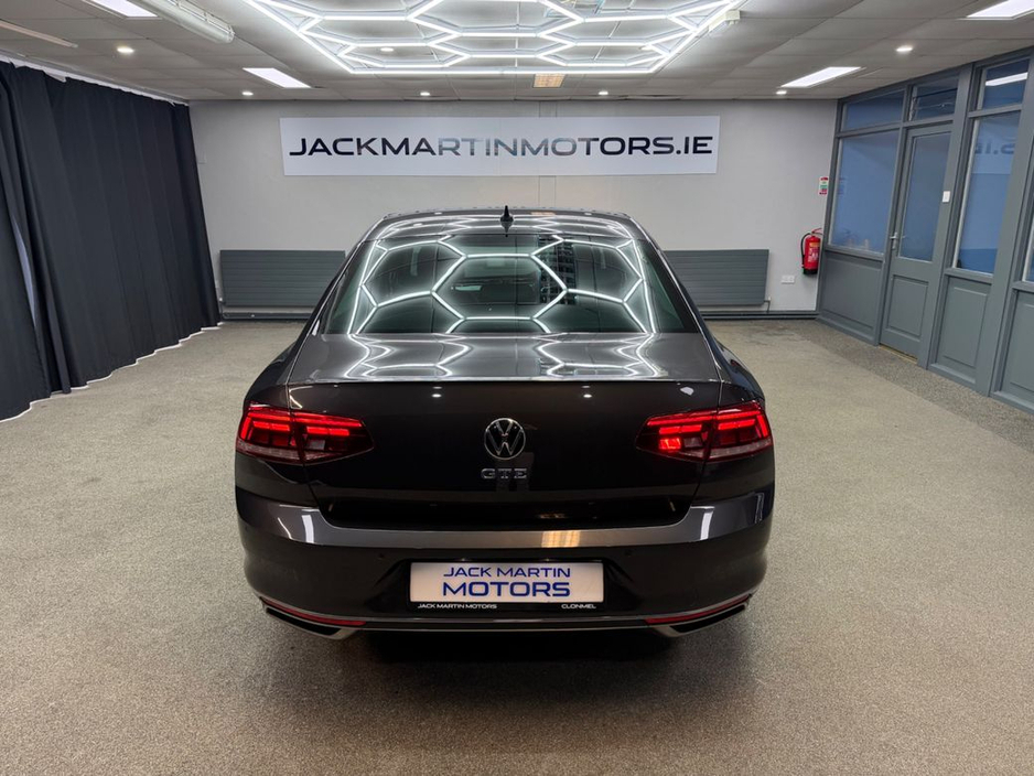 2022 Volkswagen Passat GTE S-A DSG €25,450