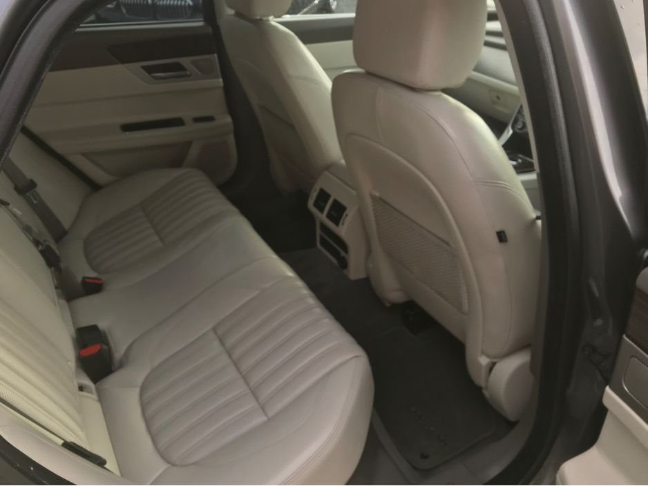 2018 Jaguar XF - image 12