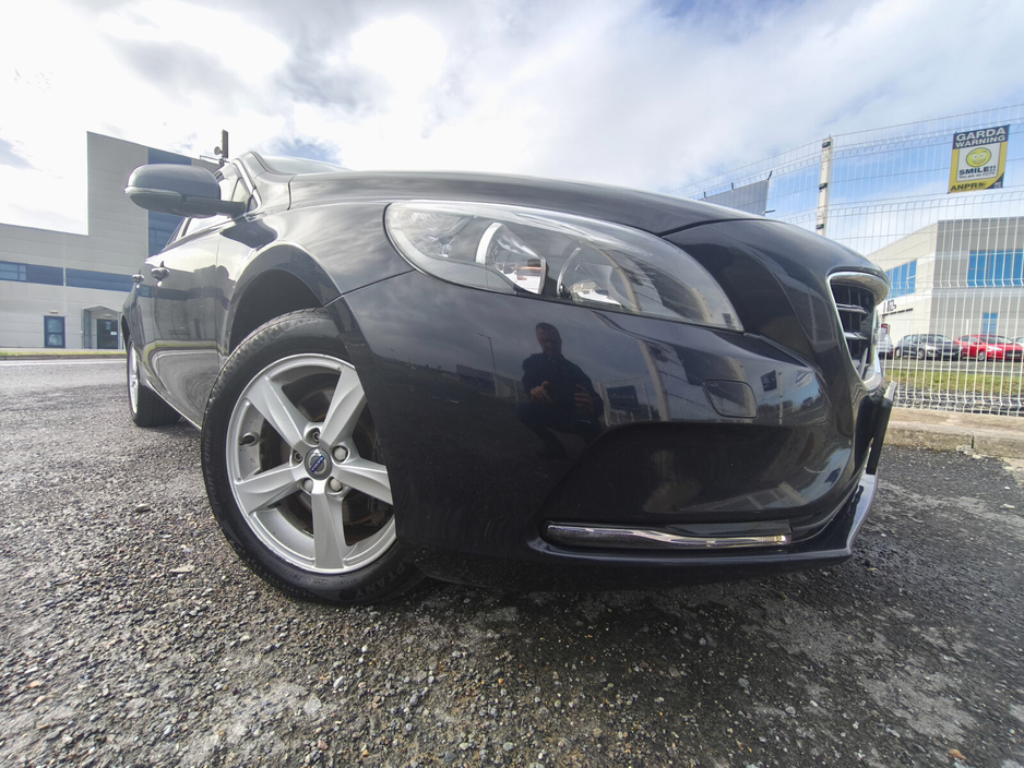 2016 Volvo V40 D2 (120hp) SE+Leather €7,999