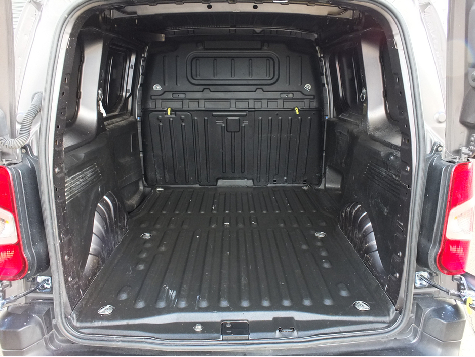 2022 Citroen Berlingo - image 9