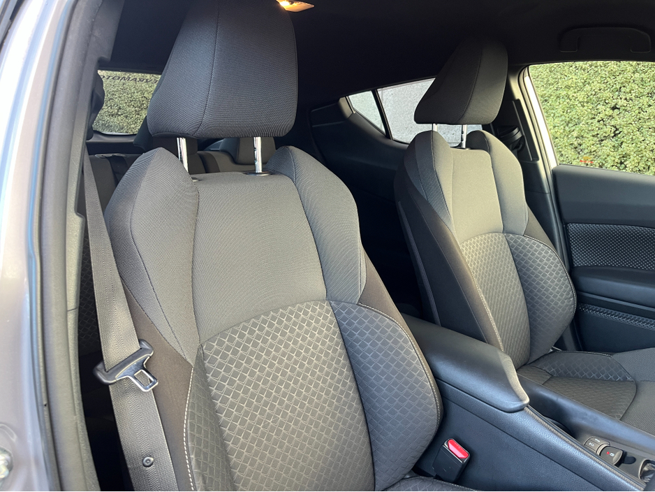 2020 Toyota C-HR S HYBRID AUTOMATIC 1.8 PETROL //ADAPTIVE CRUISE CONTROL//KEYLESS ENTRY//REVERSE CAMERA// €21,950