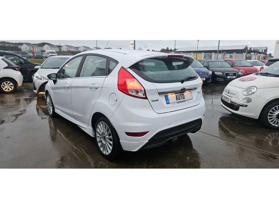 2016 Ford Fiesta automatic titanium/zetec s 1.0 eco very low kms €10,950