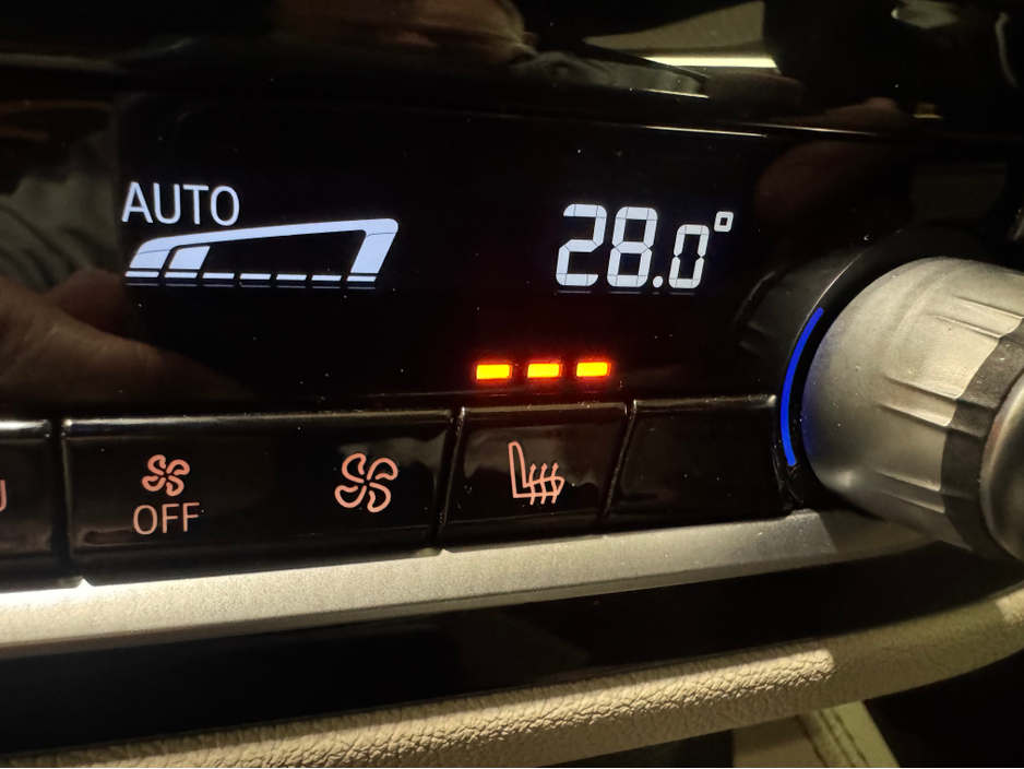 2022 BMW 5 Series - image 20