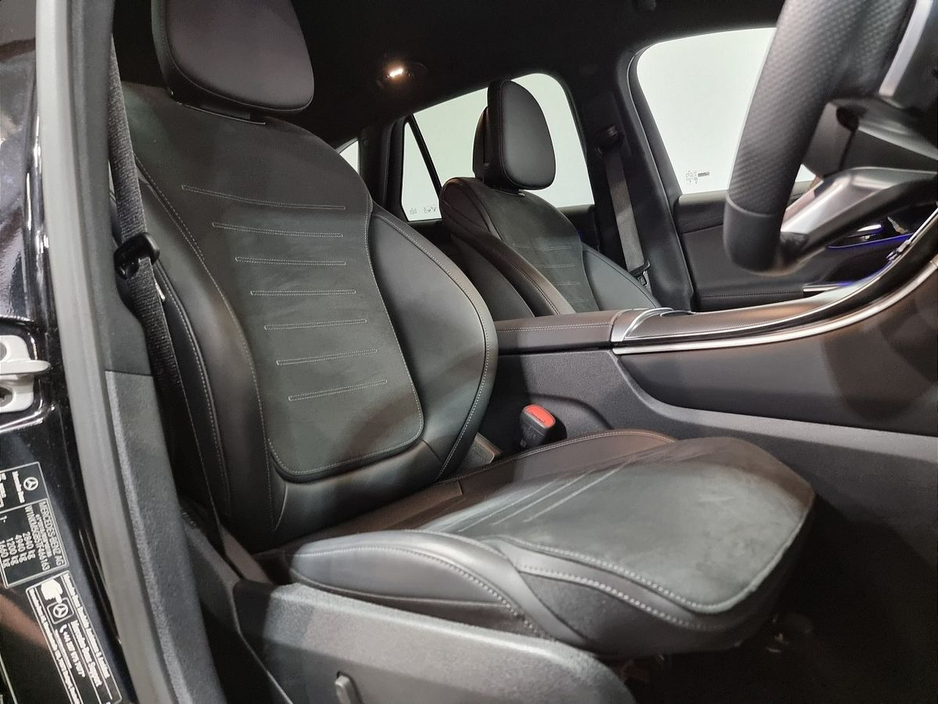 2025 Mercedes-Benz GLC Class - image 28