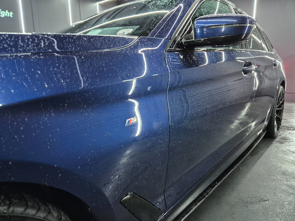 2017 BMW 5 Series - image 27