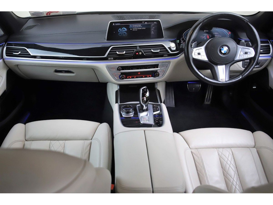2020 BMW 7 Series - image 13