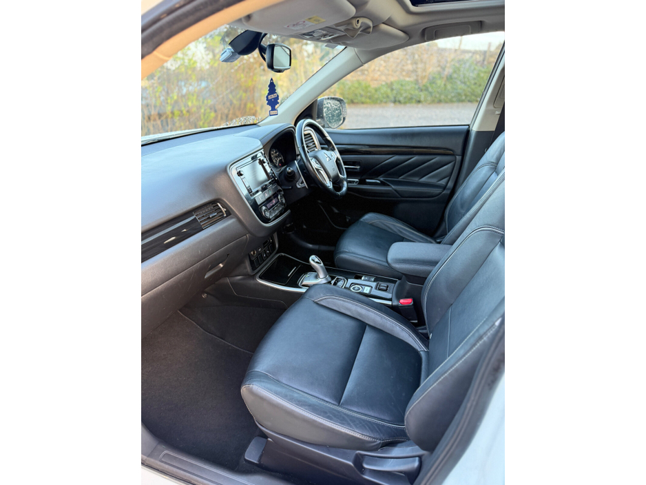 2017 Mitsubishi Outlander - image 18