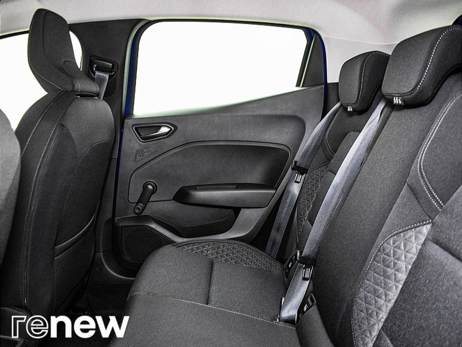 2022 Renault Clio - image 11