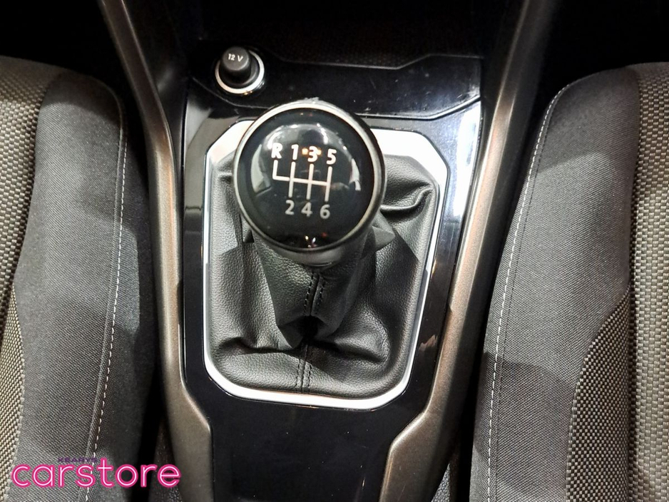 2019 Volkswagen T-Roc - image 16