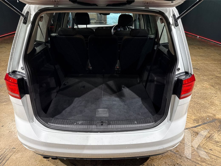 2017 Volkswagen Touran COMFORT LINE - FACTORY ALLOYS - 7 SEATS - REVERSE CAMERA €18,950