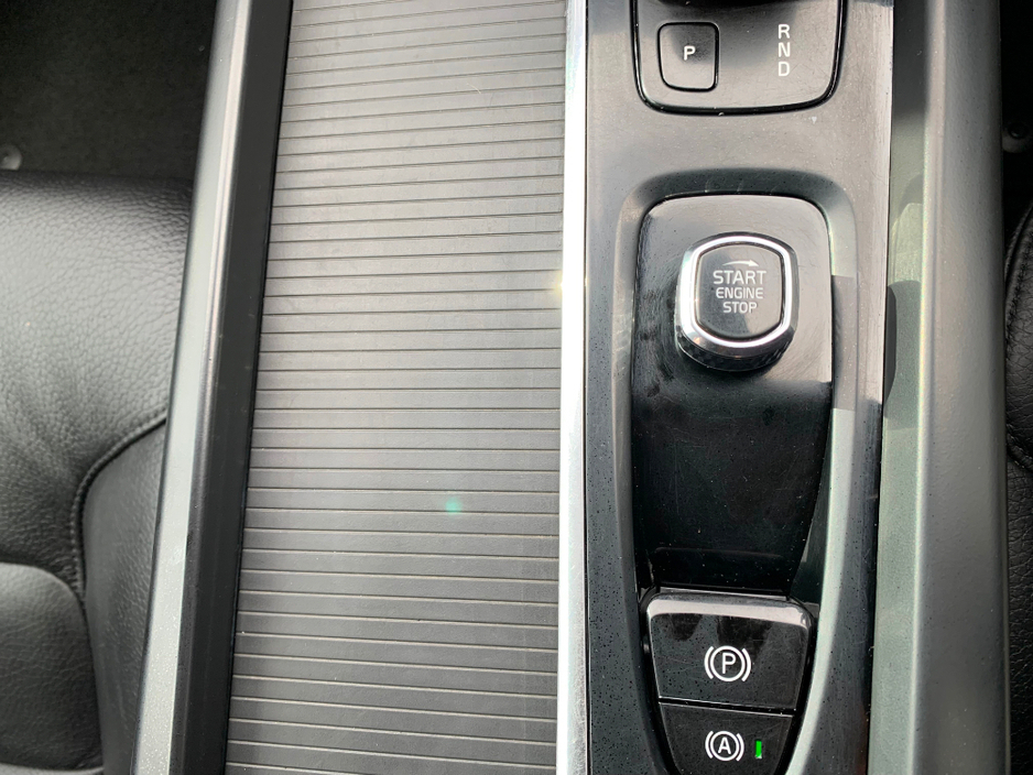 2021 Volvo XC60 - image 26