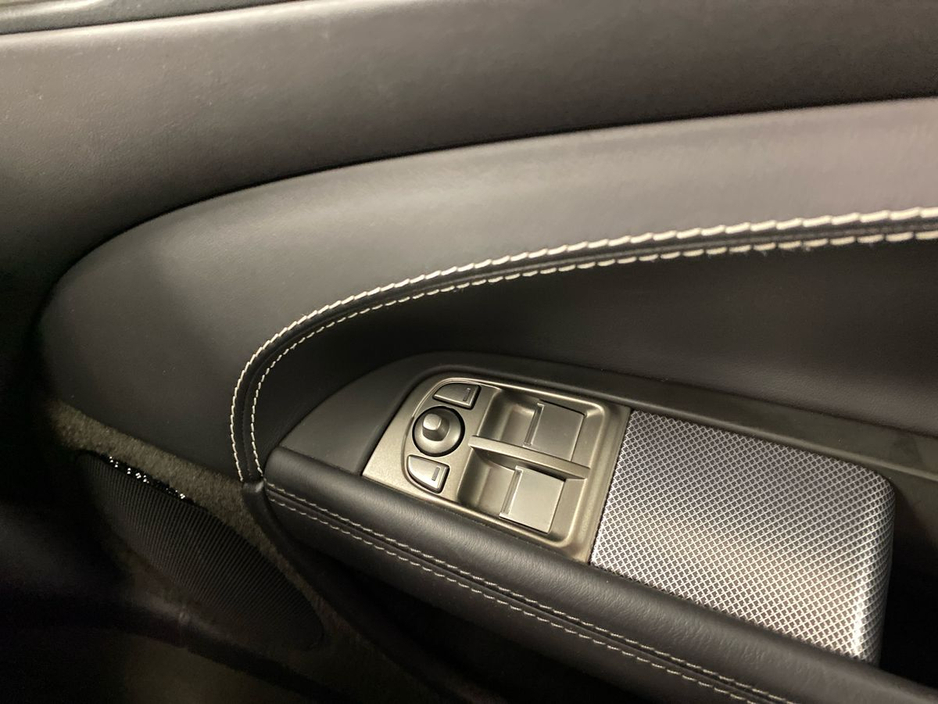 2010 Jaguar XKR - image 15