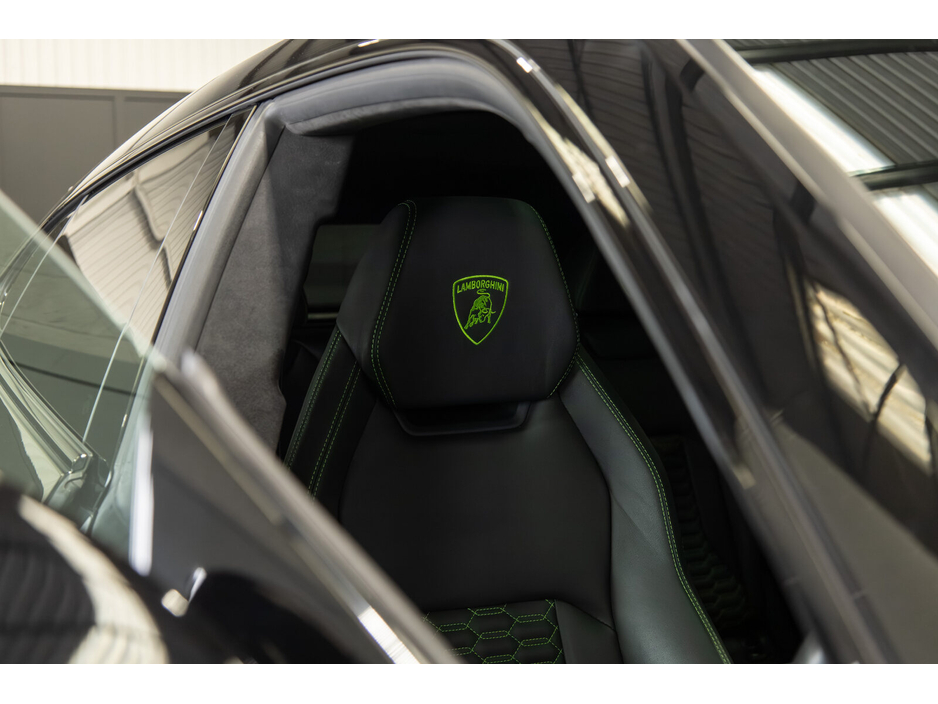 2021 Lamborghini Urus - image 16