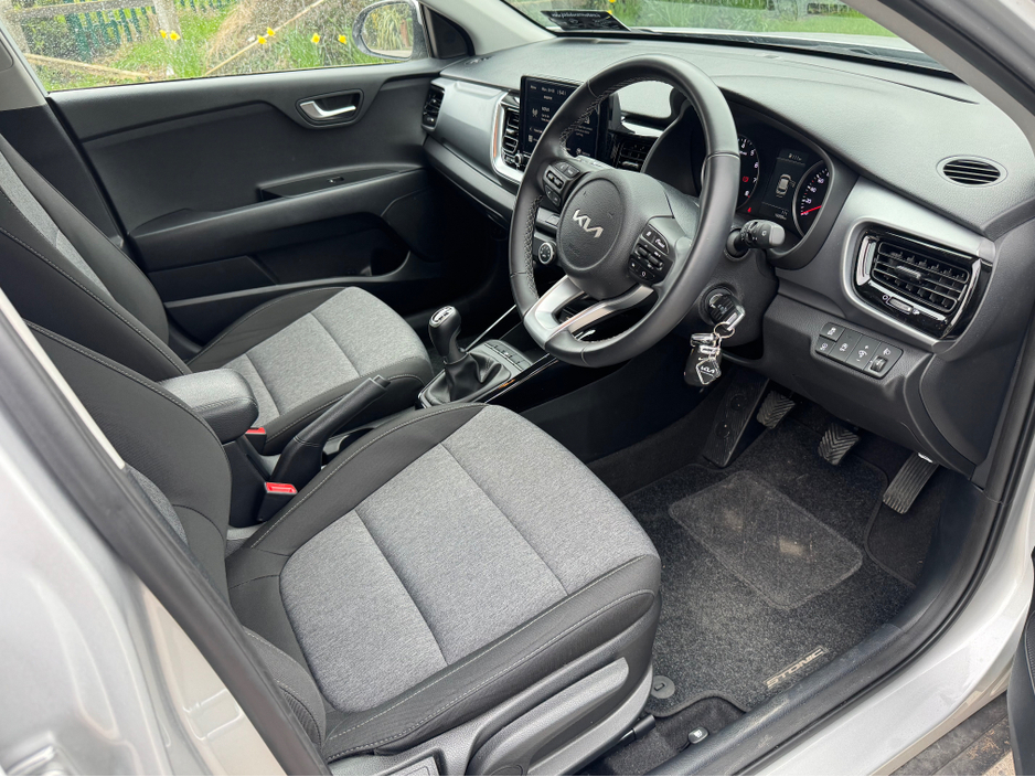 2024 Kia Stonic - image 9