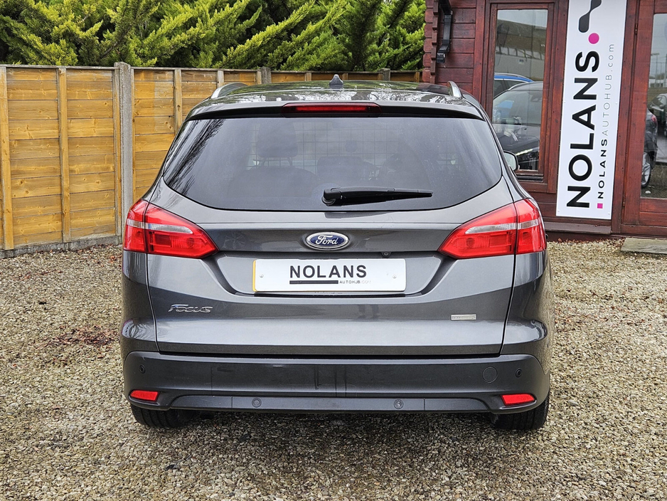 2017 Ford Focus - image 11