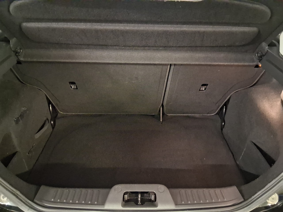 2016 Ford Fiesta - image 10