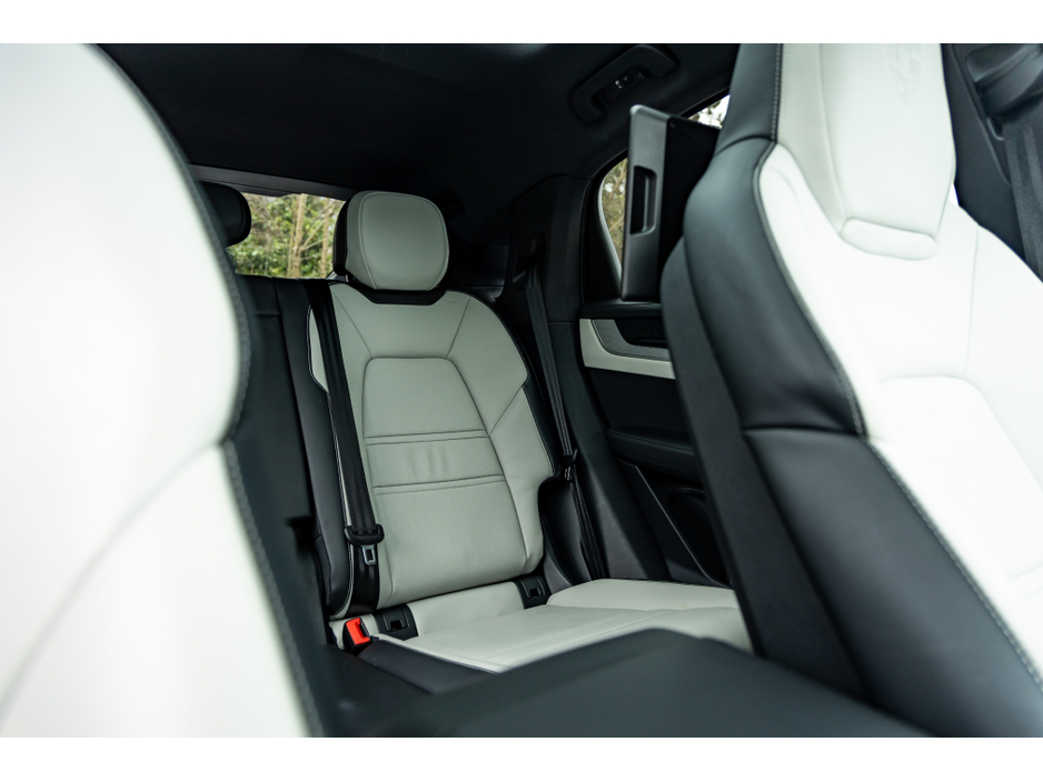 2024 Porsche Cayenne E-HYBRID 4DR AUTO *MEGA SPEC* €107,900