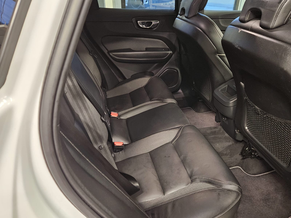 2021 Volvo XC60 - image 7