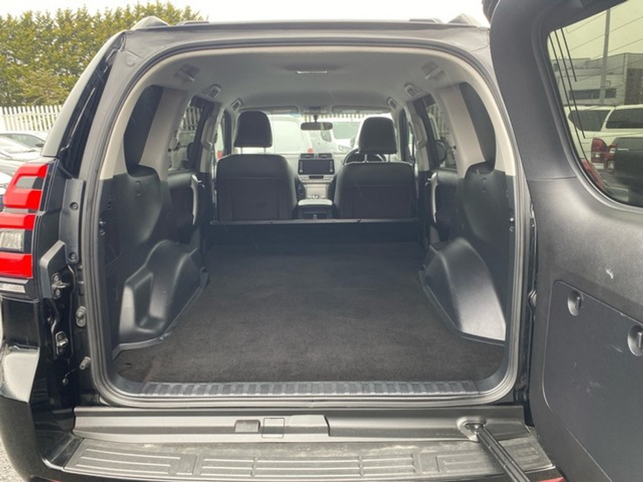 2023 Toyota Landcruiser - image 10