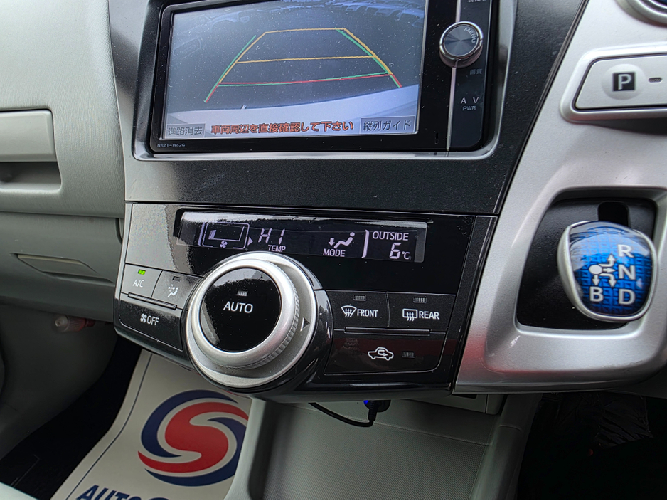 2013 Toyota Prius Alpha (7 Seater) - SELF CHARGING HYBRID -ALLOYS - REVERSE CAMERA - SIMI DEALER - LOW ROAD TAX BAND €13,450