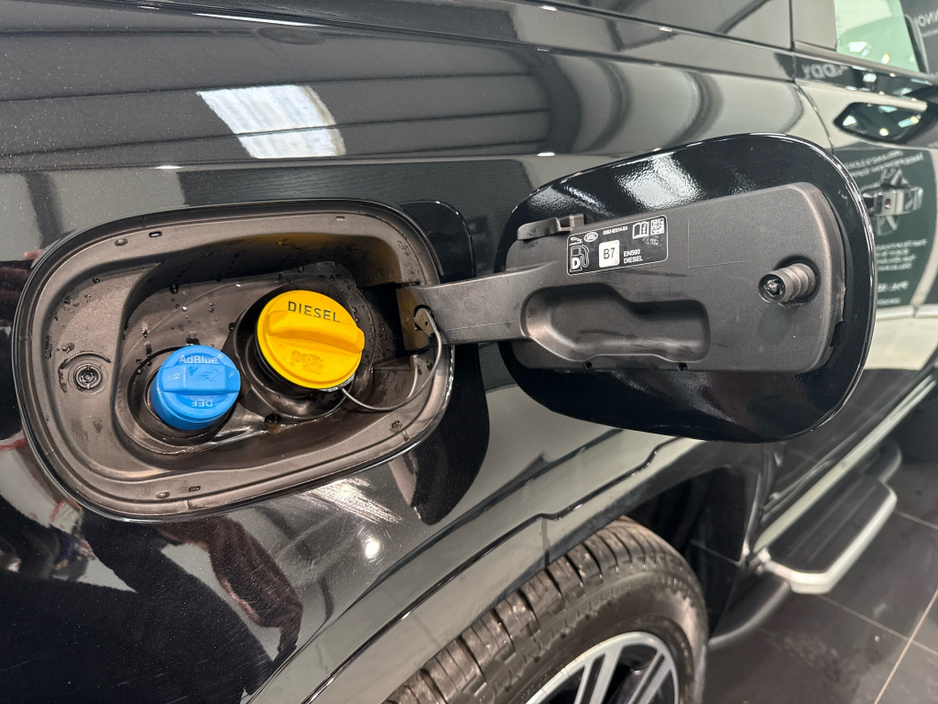 2025 Land Rover Defender - image 28